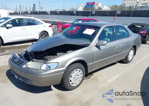 1999 Toyota Camry Le z USA, uszkodzony, nr VIN 4T1BG22K7XU449270